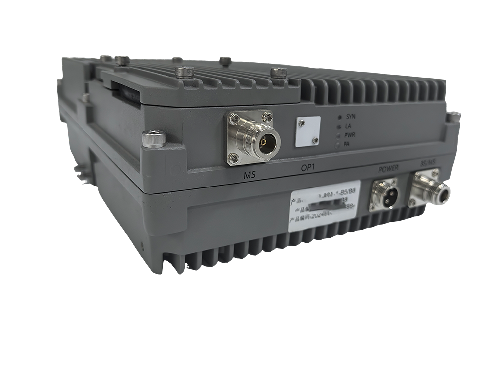  香格里拉三频手机信号接收器2000㎡