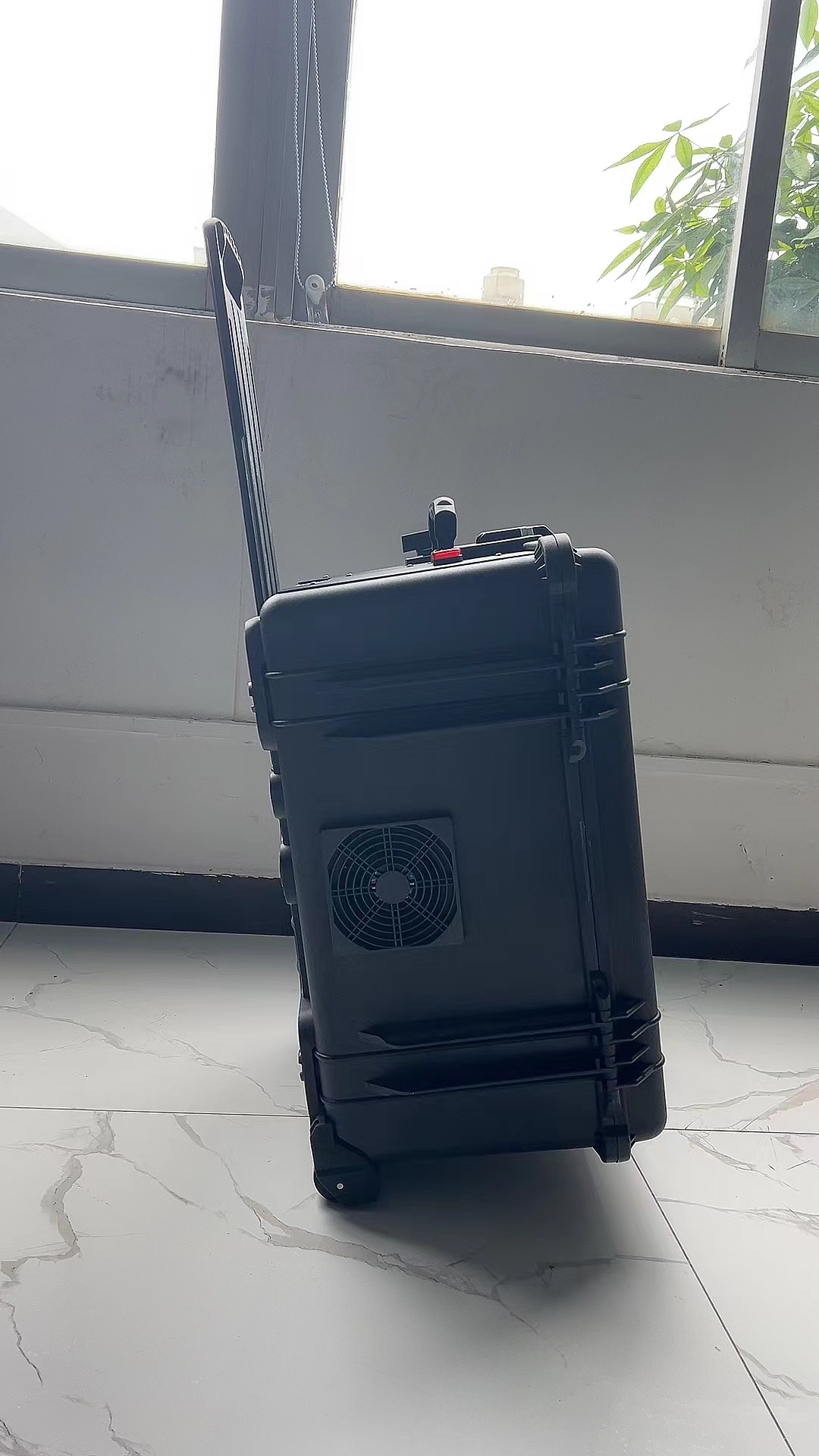 香格里拉手拉箱型移动通信干扰器